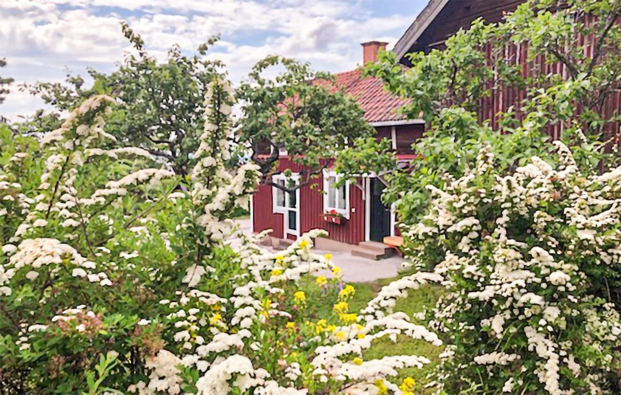 Cozy Home In Raettvik With Kitchen Esterno foto