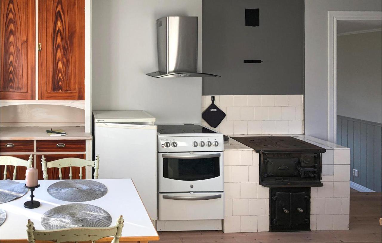 Cozy Home In Raettvik With Kitchen Esterno foto